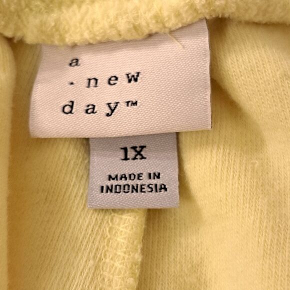 Women's Mid-Rise Pull-On Shorts - A New Day - Yellow Size 1X Target Causal Beach - Picture 5 of 11